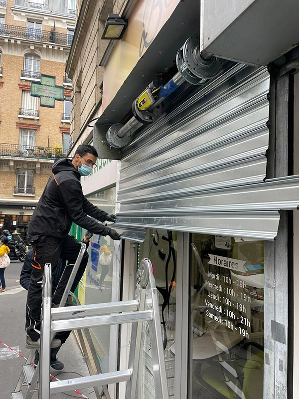 Installation et motorisation de rideau métallique par Général Services